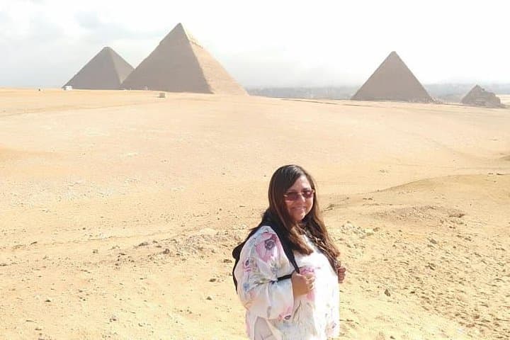 Top rated Giza Pyramids and Sphinx Tour from Cairo Airport
