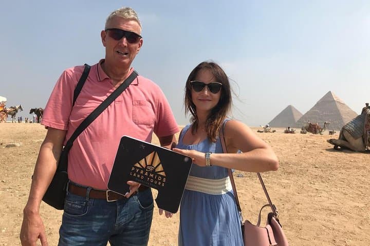 Top rated Giza Pyramids and Sphinx Tour from Cairo Airport