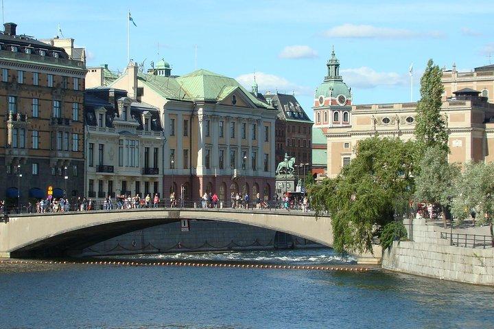 Cidade Velha de Estocolmo e Museu Viking, uma excursão a pé para pequenos grupos