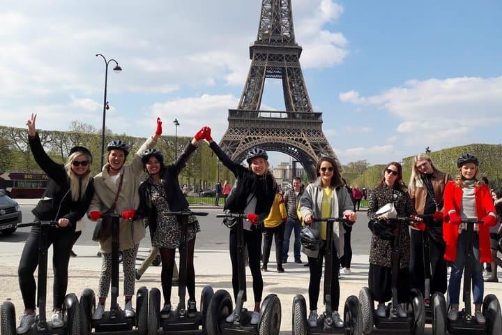 Paris: Experience Segway Top Highlights Small Group 2 Hours