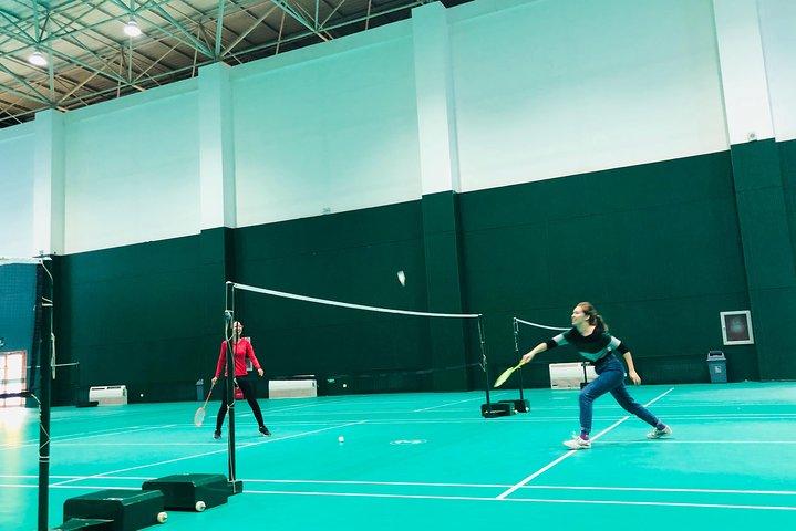 Private Tagestour zur 798 Art Zone, Badminton Fun und Peking Duck Lunch