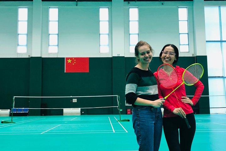 Private Tagestour zur 798 Art Zone, Badminton Fun und Peking Duck Lunch