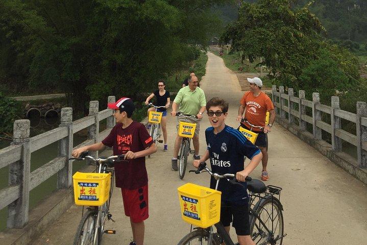 Heldagstur: Cykling, rafting og SanjieLiu udendørs vandteater