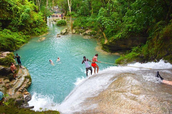 Blue Hole Falls e White River Tubing de Falmouth Jamaica