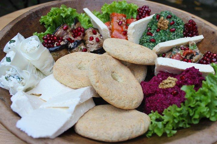 Corso di cucina privato con un esperto di cibo e città di Tbilisi Dinara