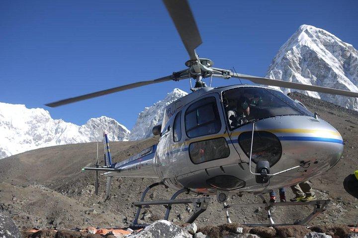 Everest Base Camp Trek e voe de volta de helicóptero 12 dias
