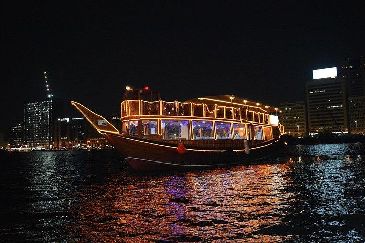 Privata 4 turer Dubai & Abu Dhabi: Safari, stadsrundtur, kryssning