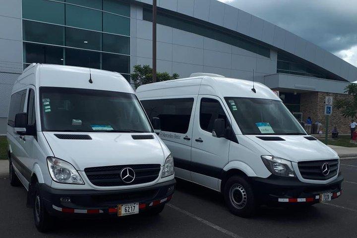 Transfer from Liberia Airport (LIR) to Riu Palace Hotel in Guanacaste