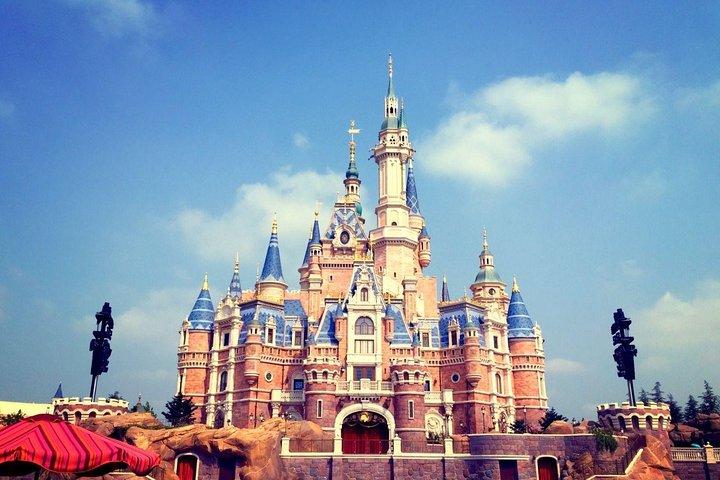 Privat transfer mellem Shanghai Disneyland og Pudong International Airport