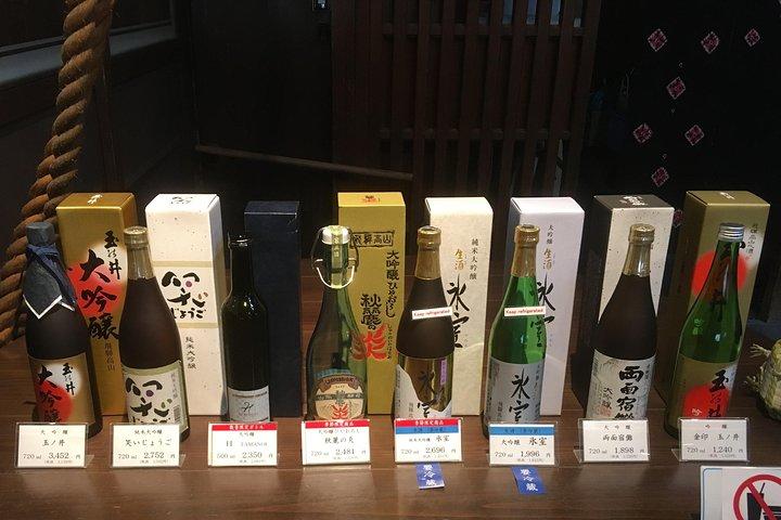 Dégustation de saké : Visite éducative de six brasseries Takayama