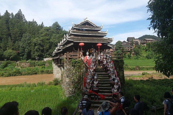 Longsheng(Longji)ホテルからFenghuangホテルへ、Chengyang Dong Villageで停車