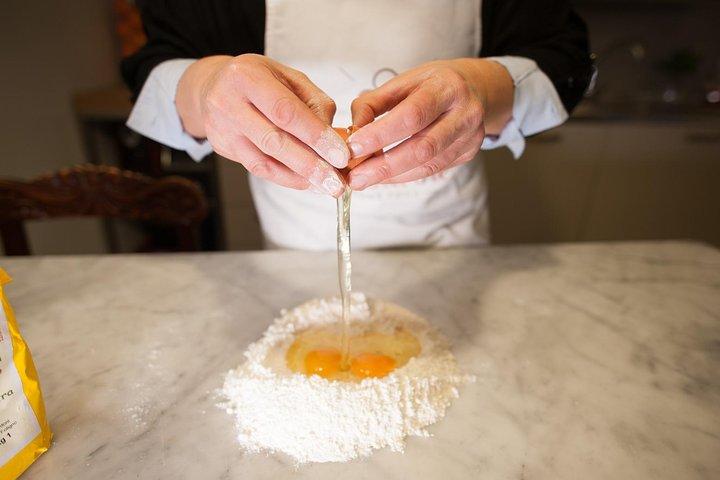 Aula de macarrão e tiramisu com mamãe em Spoleto