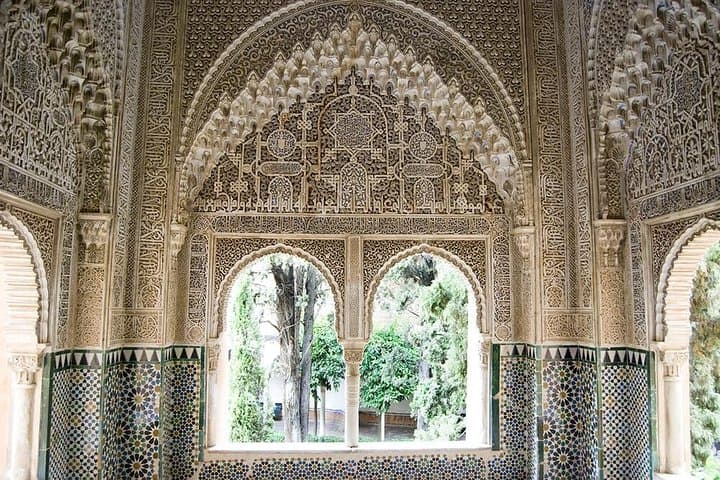Tickets included: Alhambra Tour (Gardens, Alcazaba, Generalife)