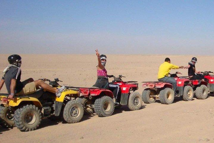 Matin Hurghada Desert Safari Quad Bike & ATV Tours avec le village bédouin