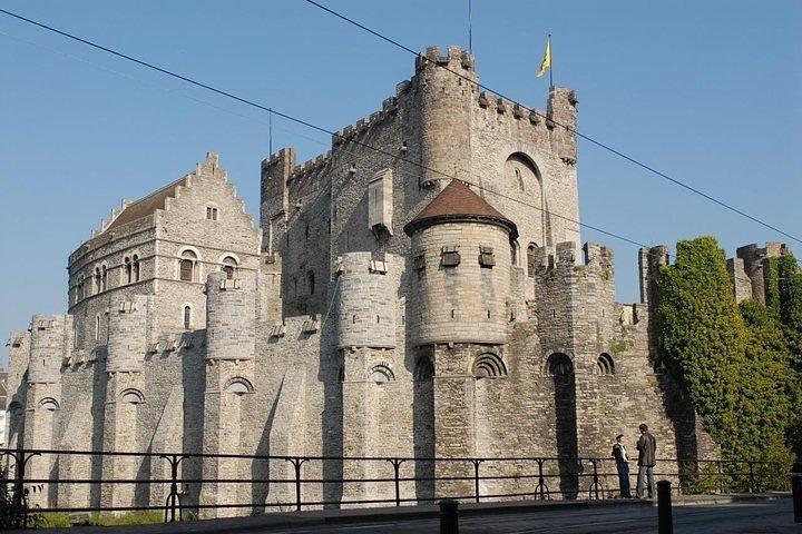 プライベートツアー:ブリュッセル、ゲントブルージュ、ディナン、ルクセンブルク3日間のツアー