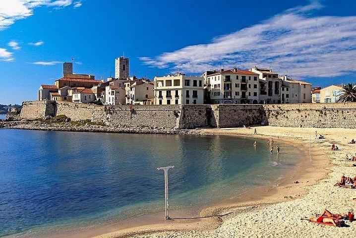 Viagem particular de meio dia: Cannes e Antibes saindo de Nice em uma minivan