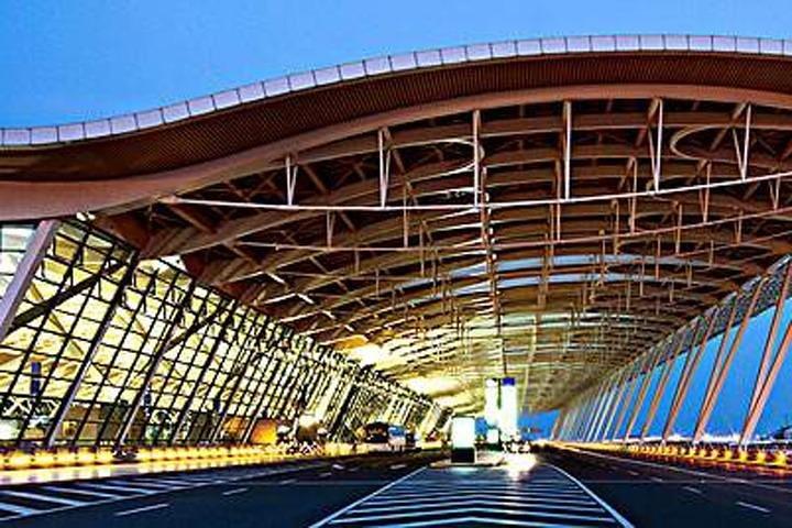 Hangzhou til Pudong Lufthavn: Privat med Meet and Greet-service