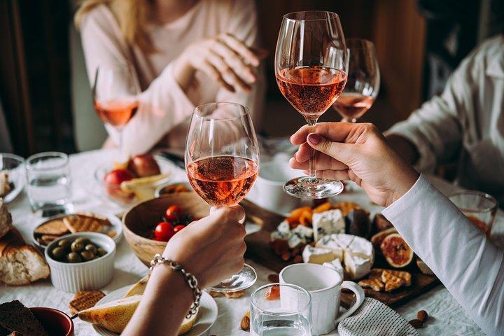 地元の人とイタリアの食前酒の芸術:カターニアで学び、楽しむ