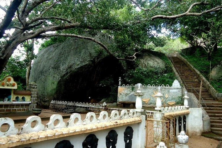 Excursion d'une journée tout compris à Pidurangala Rock au départ d'Anuradhapura