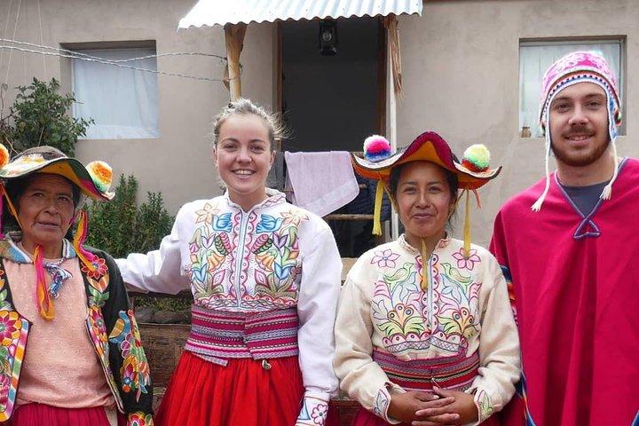 Ganztägige Tour nach Uros Titino und Llachon ab Puno
