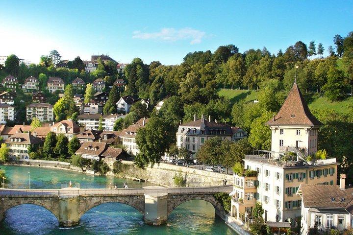 Viaggio privato da Ginevra alla capitale svizzera - Berna e parapendio a Interlaken