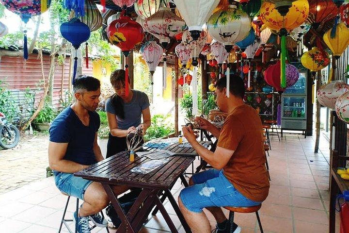 Guidet tur til Thanh Ha Pottery Village, Lantern Making Class & Basket Boat Ride