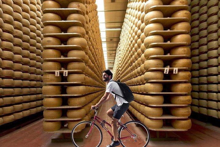 Fietsen en eten rond Parma, tussen Parmigiano en Aceto Balsamico