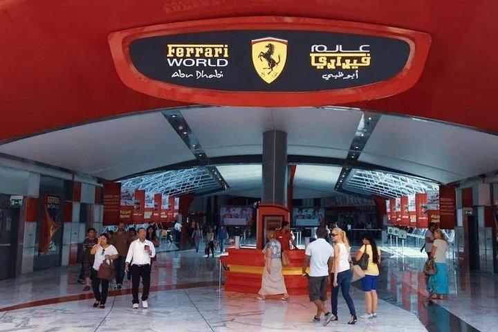 One Day Two Parks: Ferrari World & Yas Water World Ticket mit Transfer