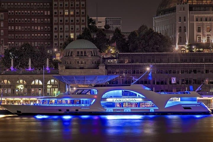 Hamburg Light Cruise 90 minutes – Speicherstadt & Hafen at night