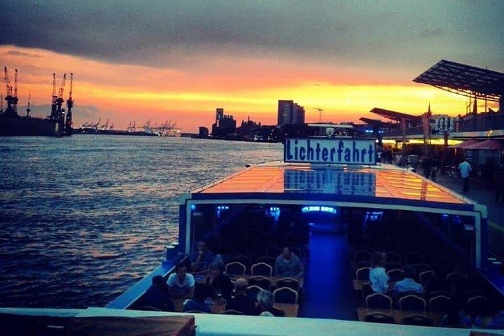 Hamburg Light Cruise 90 minutes – Speicherstadt & Hafen at night