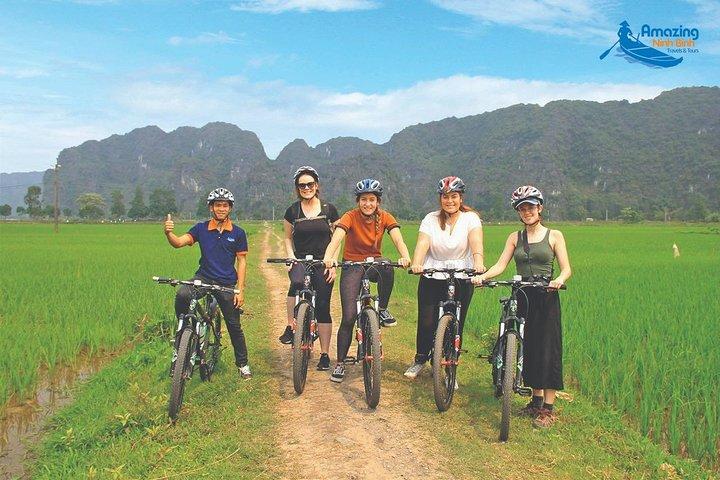 Mua Cave - Tam Coc - Bich Dong Day tour med transfer, lokal familj & cykel