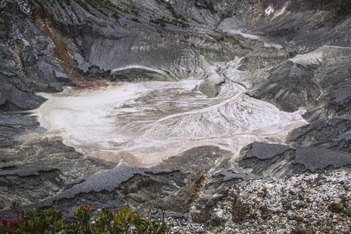 ジャカルタ空港から:火山、温泉、茶園