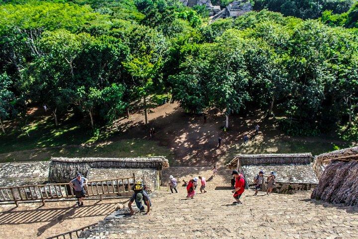 カンクン発、チチェン イッツァとエクバラム遺跡、セノーテ スイミング付き