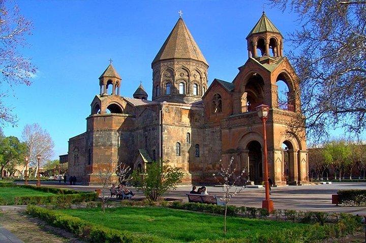 Private Tour to Etchmiadzin, Zvartnots, Saghmosavank Churches