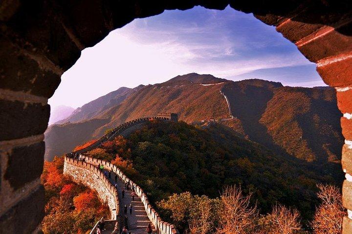 ムティアンユ万里の長城と神聖な道を含む私用北京日帰り旅行