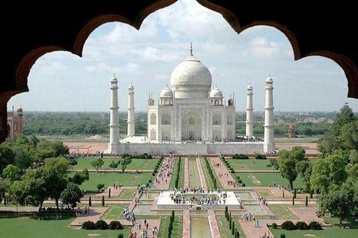Agra sightseeing and drop at Delhi airport
