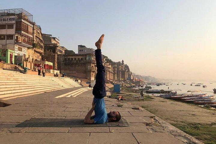 INDIVIDUEL YOGA KLASSE - BEGINNER / AVANCERET Sunrise Yoga med Ayush i Varanasi