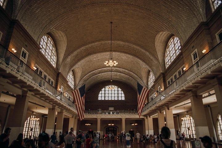 Statue of Liberty and Ellis Island Tour guiado com ferry