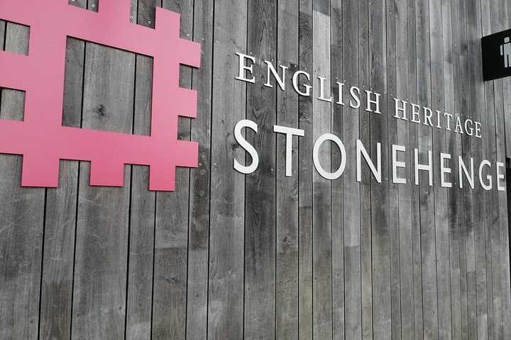 Private Round Trip from London to Stonehenge & Salisbury & Bath