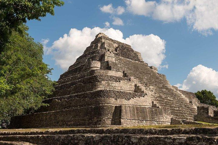 コスタリカのバカラル ラグーンとチャチョベンのマヤ遺跡