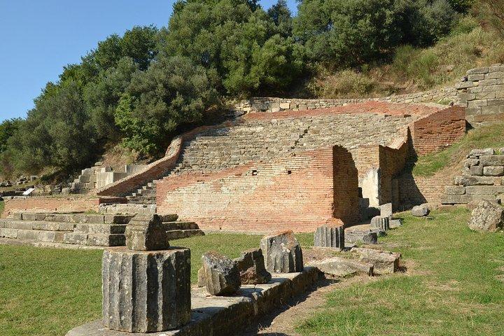 Explore Berat (UNESCO) e Apollonia de Tirana / Durres