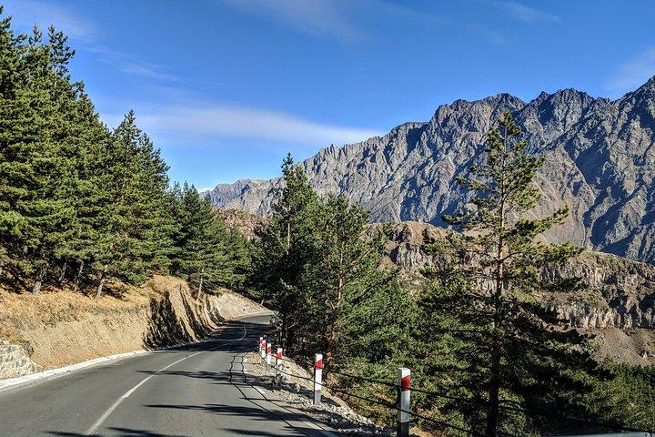 Private Kazbegi Tour: Gergeti, Ananuri & Landschaft Ansichten