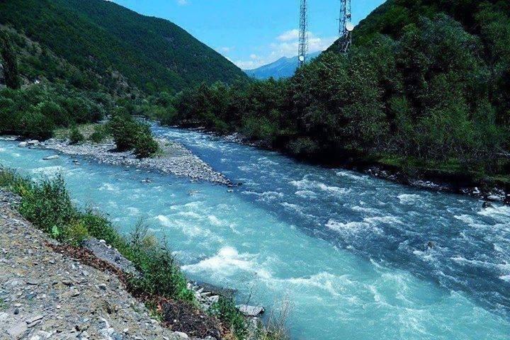Ananuri, Gudauri, Kazbegi. Militärstraße von Georgia. Private Tour.