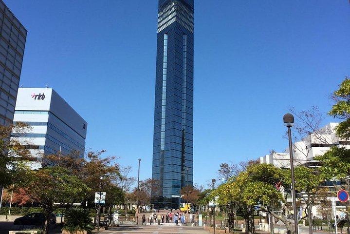 公共交通機関で歩く福岡市観光ツアー