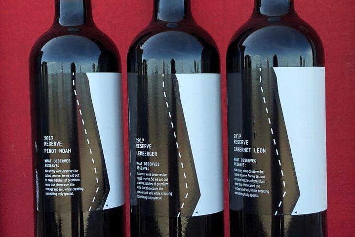 Mellem linjerne Sort glas vin smagning i Niagara-on-the-Lake