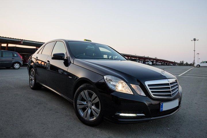 Privat transfer: Larnaca lufthavn til Protaras med retur 1-14 pax