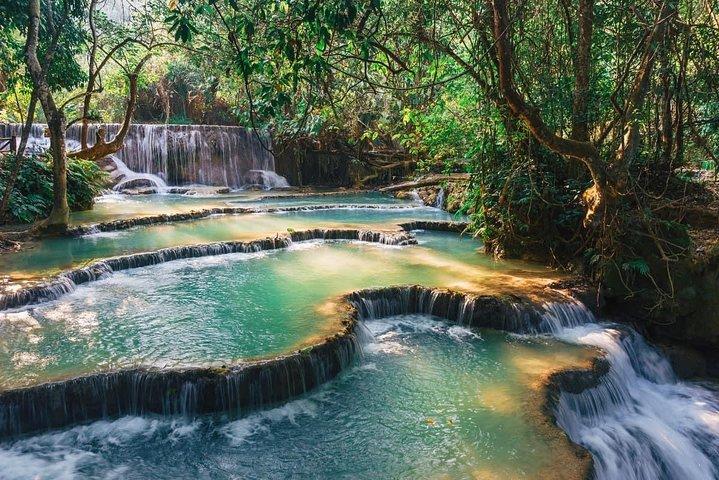 Pak Ou Caves og Kuang Si Fall Day Tour