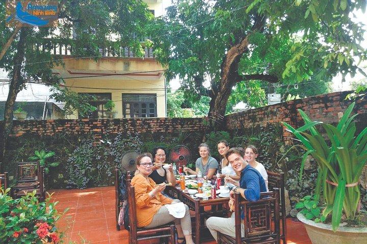 Mua Cave - Tam Coc - Bich Dong Day tour med transfer, lokal familj & cykel