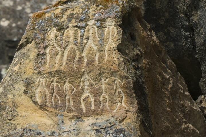 Halvdagstur til Gobustan og muddervulkaner