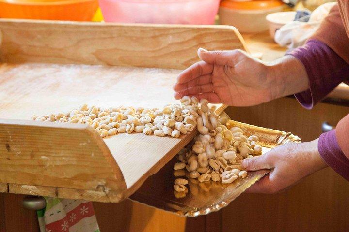 Cesarine:バーリの地元の家でのプライベートパスタクラスと食事